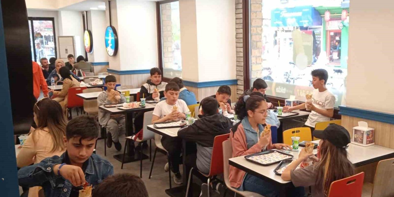 Ankara’dan Eskişehir’e Geziye Gelen Öğrencilerin Döner Keyfi