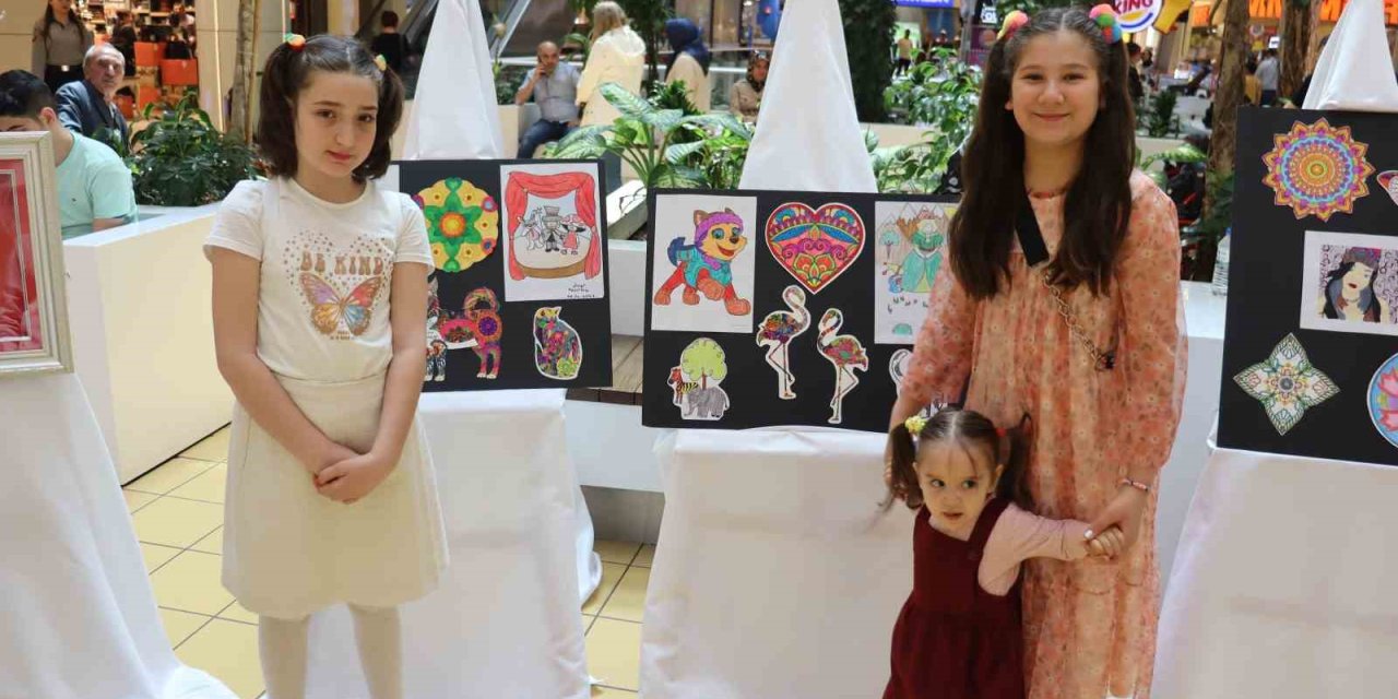 Depremzede Kadınlar El Emeklerini Sergiledi