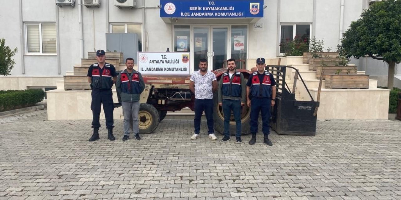 Traktör Çalan İki Kişi Yakalandı, Traktör Sahibine Teslim Edildi