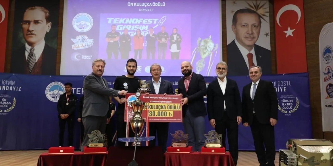 Melikgazi Belediyesi Teknofest’te Dereceye Girenleri Ödüllendirdi