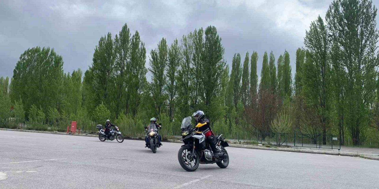 Motosiklet Derneği Kapalı Alanlarda Hâkimiyet Dersi Yaptı