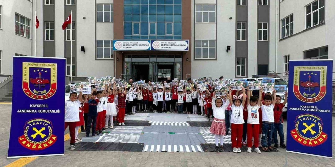 Öğrenciler Trafik Kuralları Konusunda Bilgilendirildi