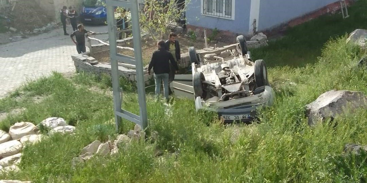 Otomobil Şarampole Devrildi: 3 Yaralı