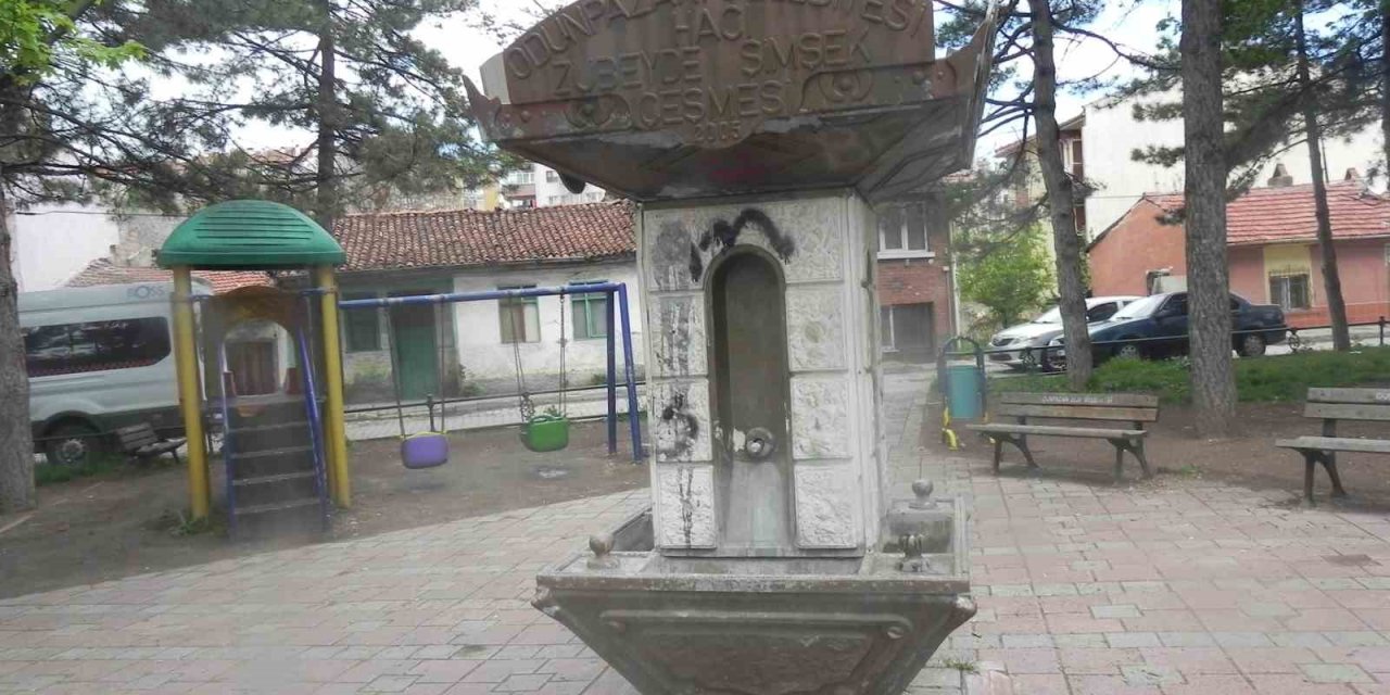 Hayırsever Vatandaşın 18 Yıl Önce Yaptırdığı Çeşme Atıl Hale Geldi