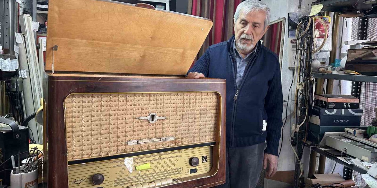 Vatandaşlar Antika Radyo Tamiri Yerine Sıfır Radyoya Yöneliyor