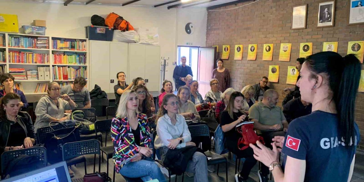 Muratpaşa’da Mahalle Afet Gönüllüsü Eğitimleri Başladı