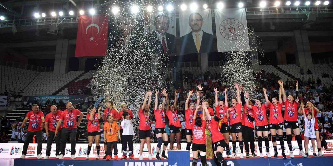 Bir Türk Takımı İlk Kez Avrupa Kupasını Kazandı