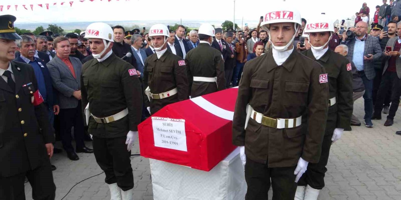 Şehit Uzman Çavuş Gözyaşları Arasında Toprağa Verildi