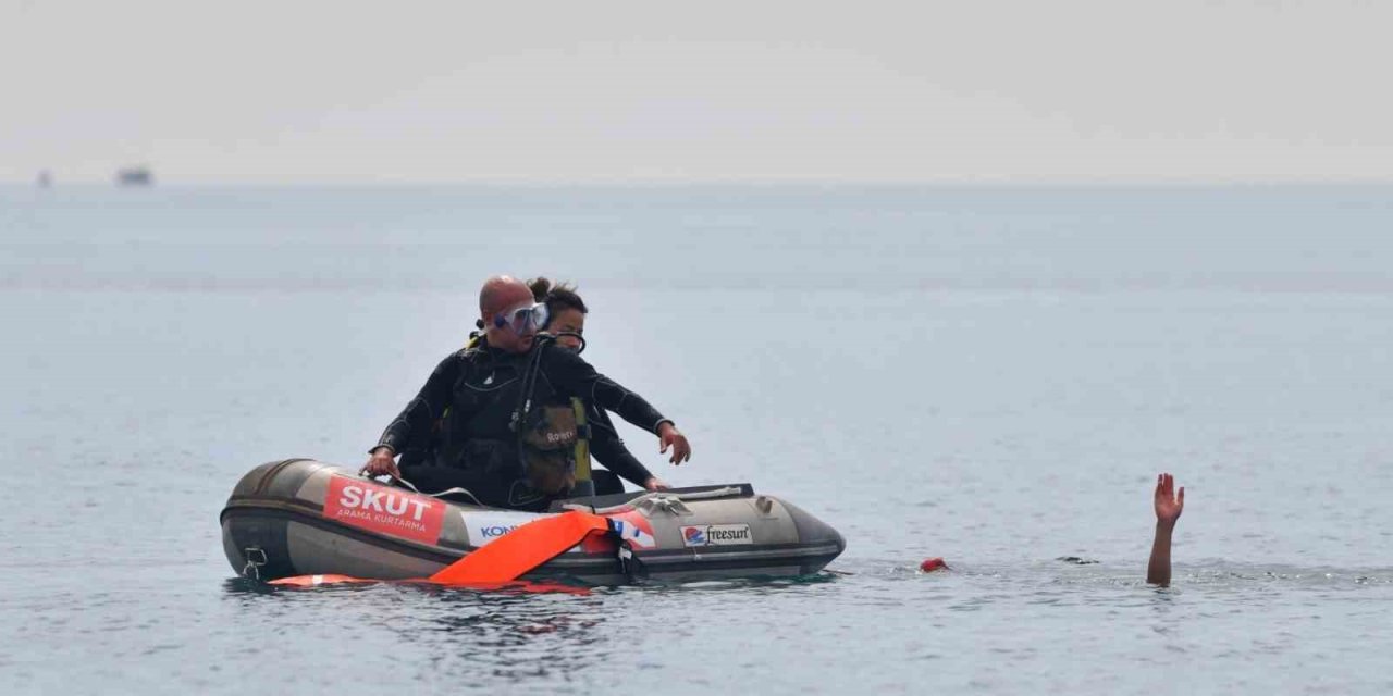 Denizde Boğulma Vakasını Kurtarma Tatbikatı Gerçeğini Aratmadı