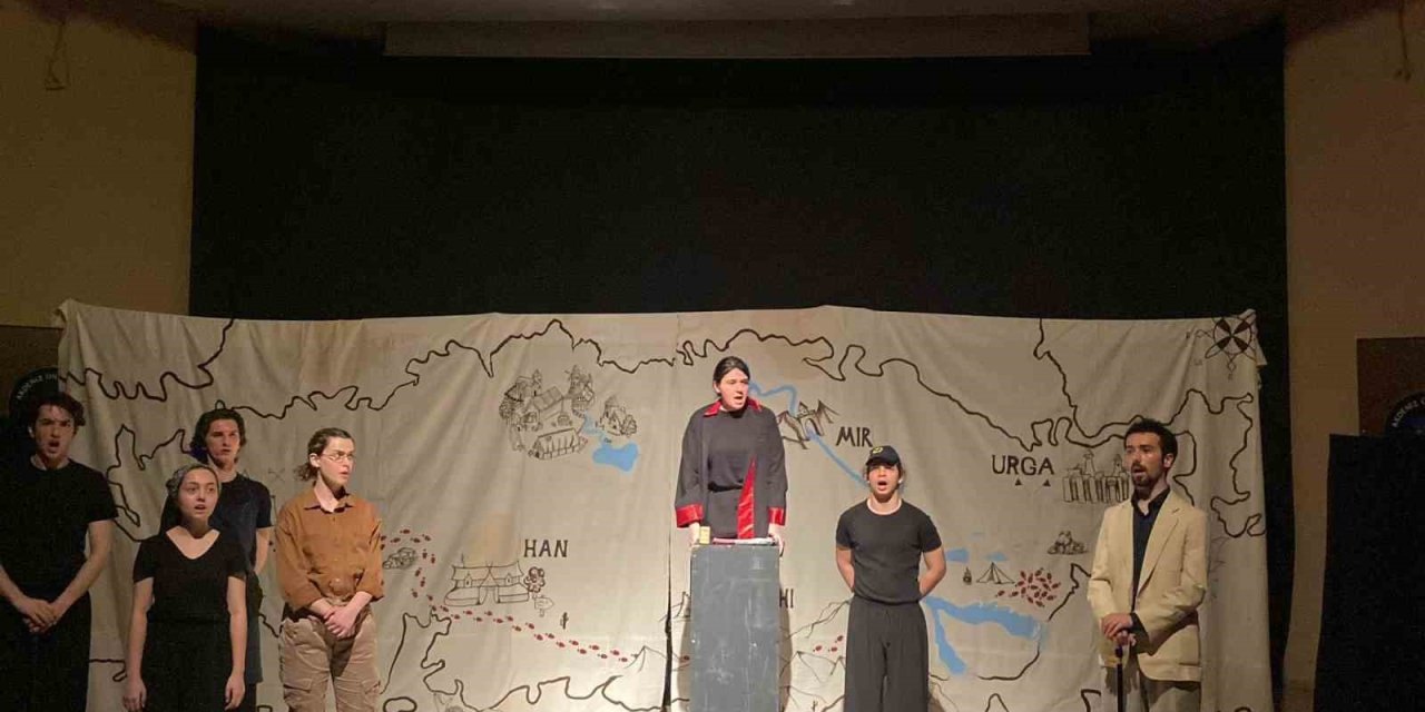 15. Uluslararası Tiyatro Festivali Perdelerini Açtı