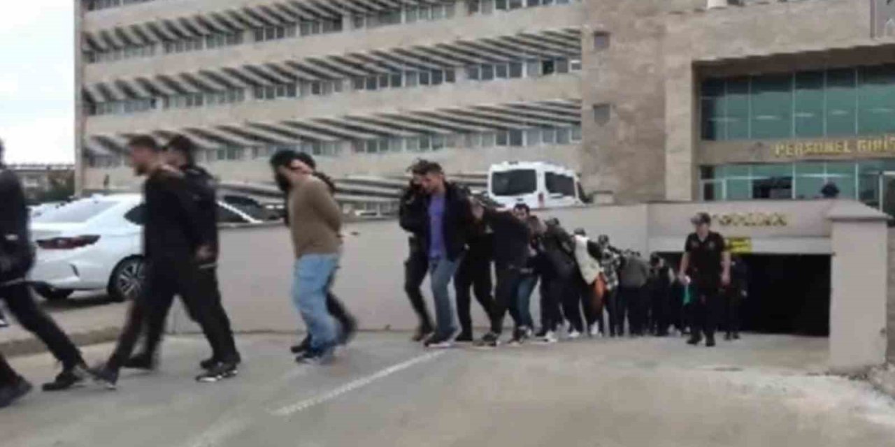 Antalya Merkezli 6 İlde Silahlı Suç Örgütüne Eş Zamanlı Operasyon: 32 Tutuklama