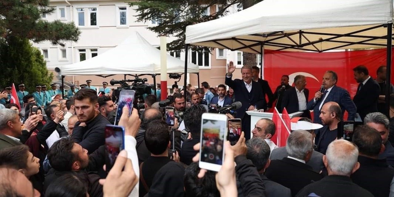 Bakan Akar’dan “istikrar” Vurgusu