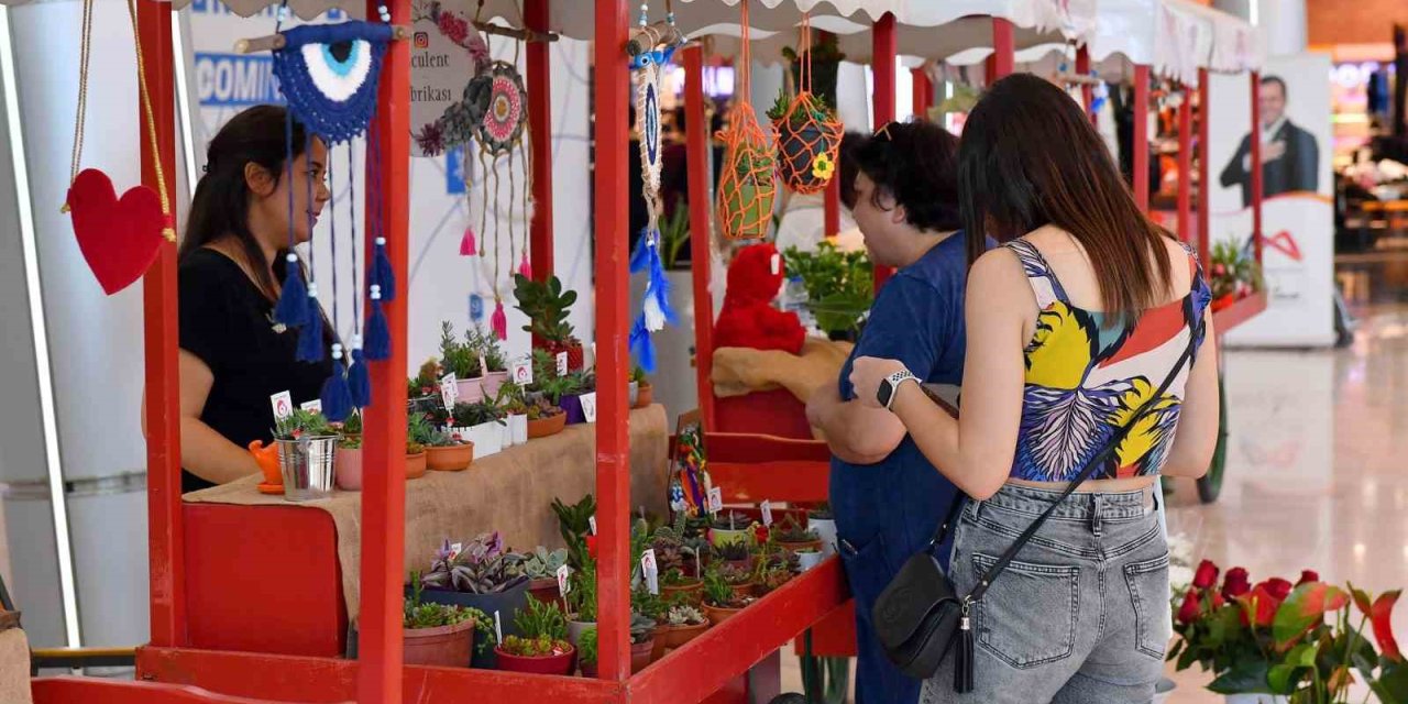 Mersin’de ’çiçek Pazarı’ Bu Kez Anneler Günü İçin Açıldı