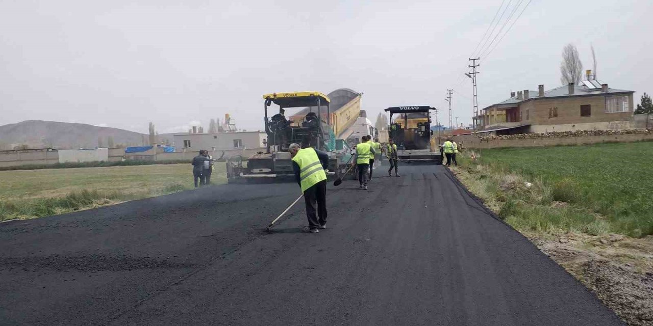 Başkan Büyükkılıç Verdiği Sözü Tuttu: Akmescit’te 4 Milyon Tl’lik Asfalt Çalışması Yapılıyor
