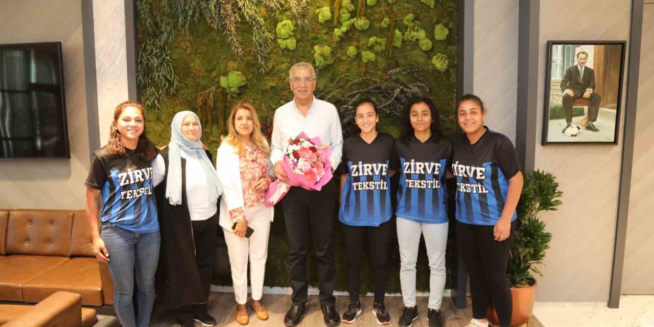 Kadın Sporcular Başarılarını Başkan Tarhan İle Paylaştı