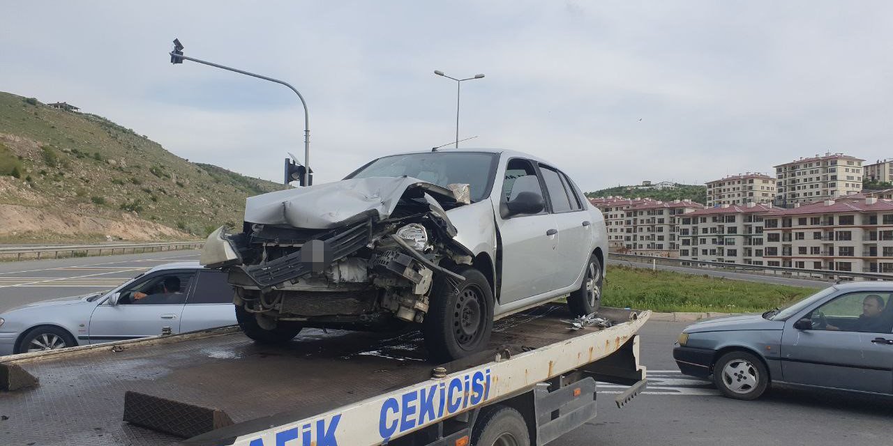 Kayseri’de Trafik Kazası: 5 Kişilik Otomobilden 10 Yaralı Çıktı