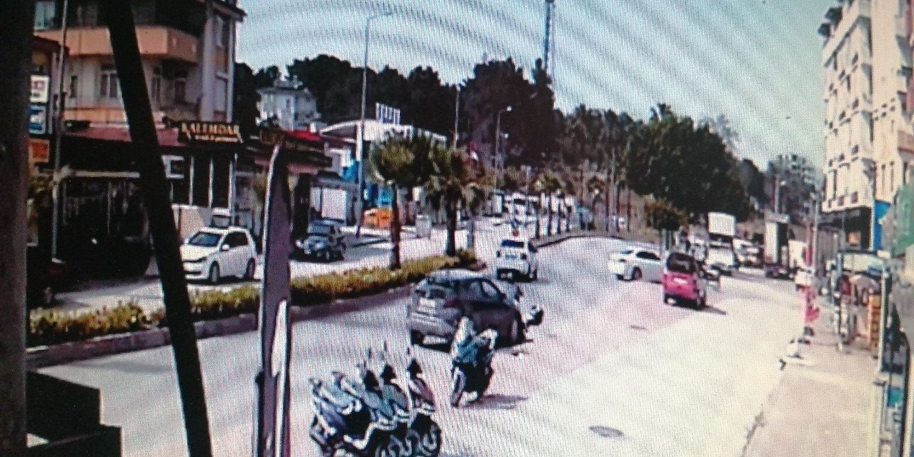 Çarpıp Yaralanmasına Sebep Olduğu Motosiklet Sürücüsünü Olay Yerinde Bırakıp Kaçtı