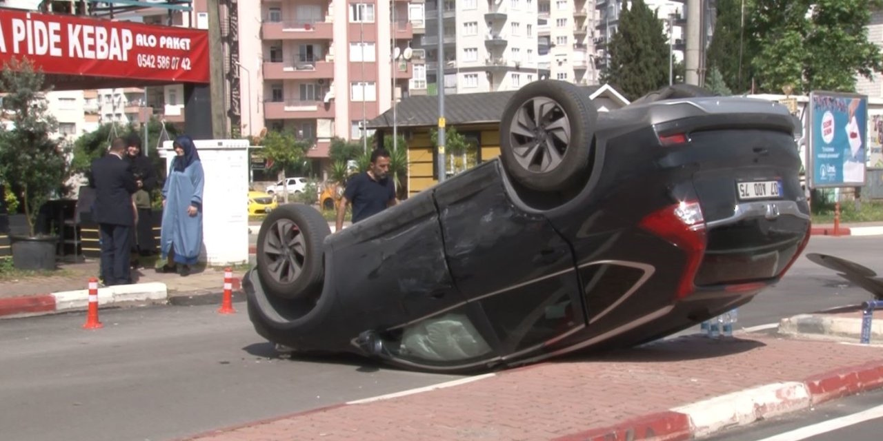 Kavşakta Otomobiller Çapıştı, Takla Atan Araçtaki Sürücü Yaralandı