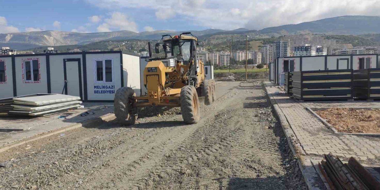 Melikgazi Depremzedelerin Yanında Olmaya Devam Ediyor