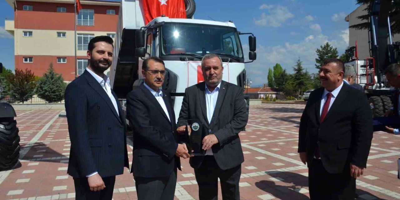 Beylikova’da Hayırsevere Teşekkür Plaketi