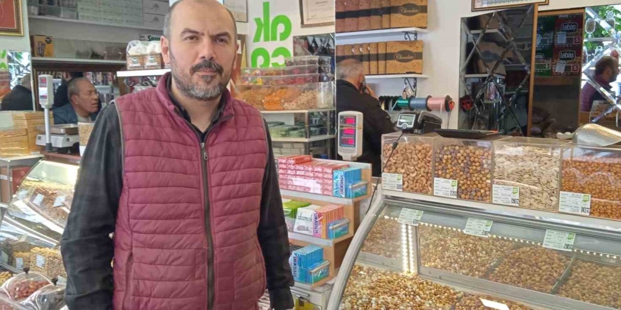 Kuruyemişçi Esnafında Düğün Çerezi Mesaisi Yaşanıyor