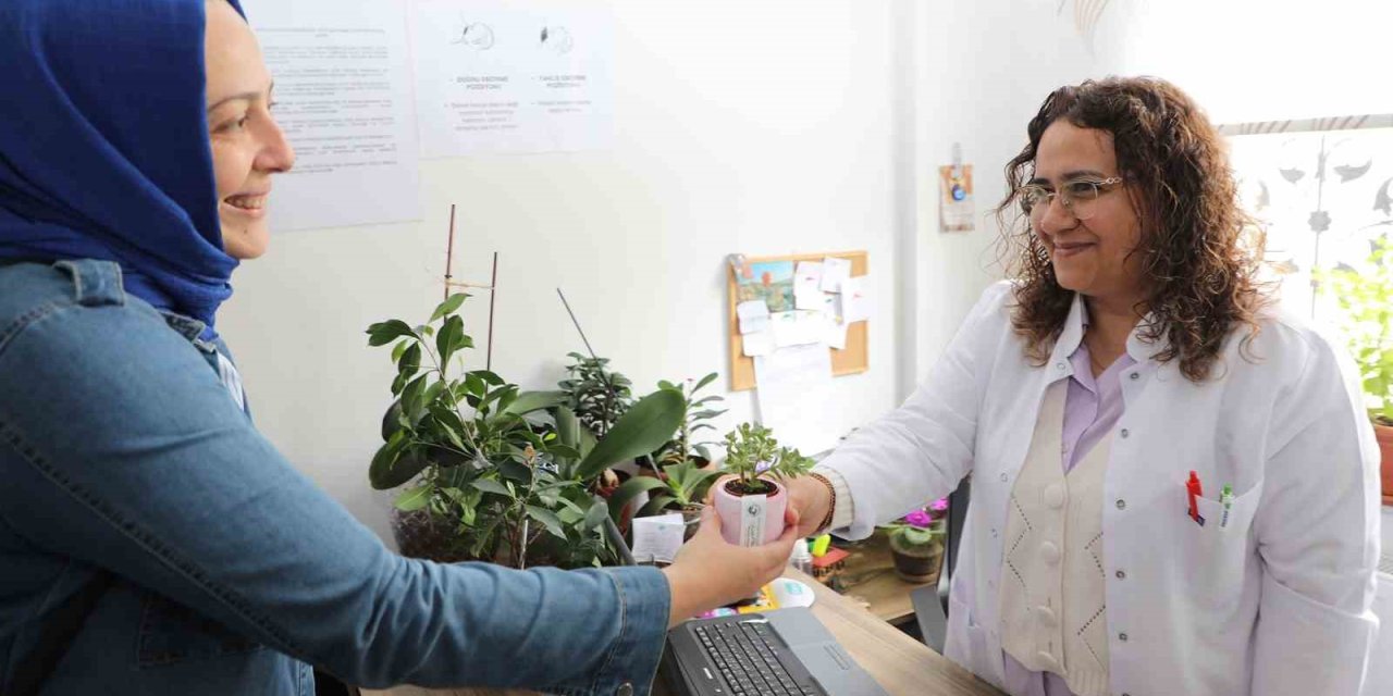 Başkan Yalçın Hemşireler Günü’nde Sağlıkçıları Yine Unutmadı