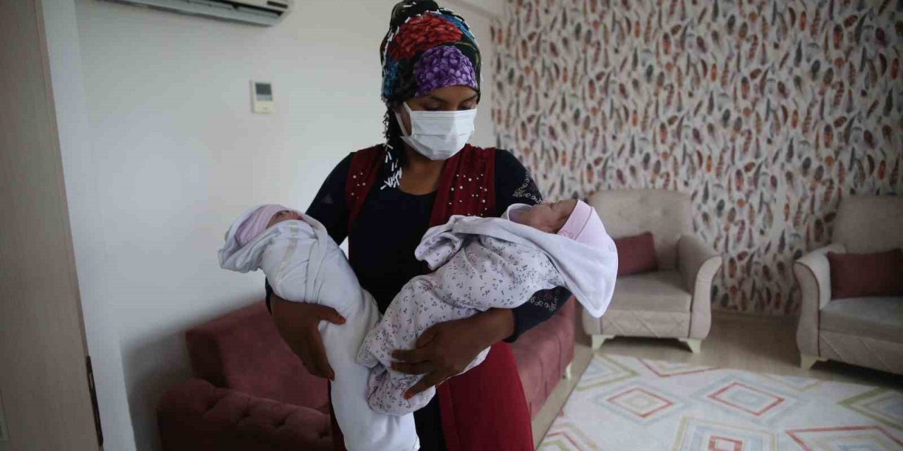 Enkaz Altında Dünyaya Gelen İkizler 96 Gün Sonra Ailesine Kavuştu