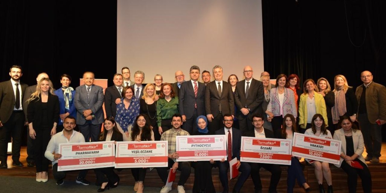 Eczacılık Fakültesi Öğrencisinden Önemli Başarı