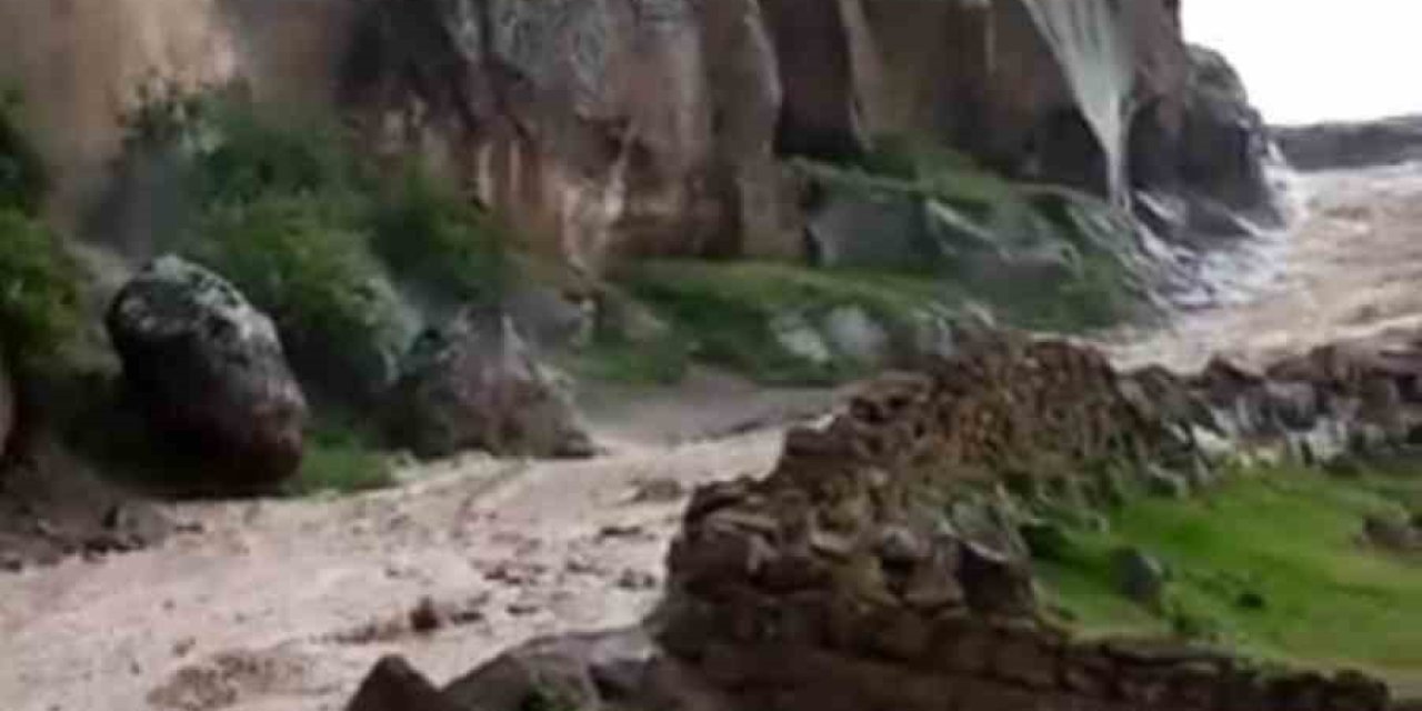 Sağanak Yağış Tomarza’da Sele Dönüştü