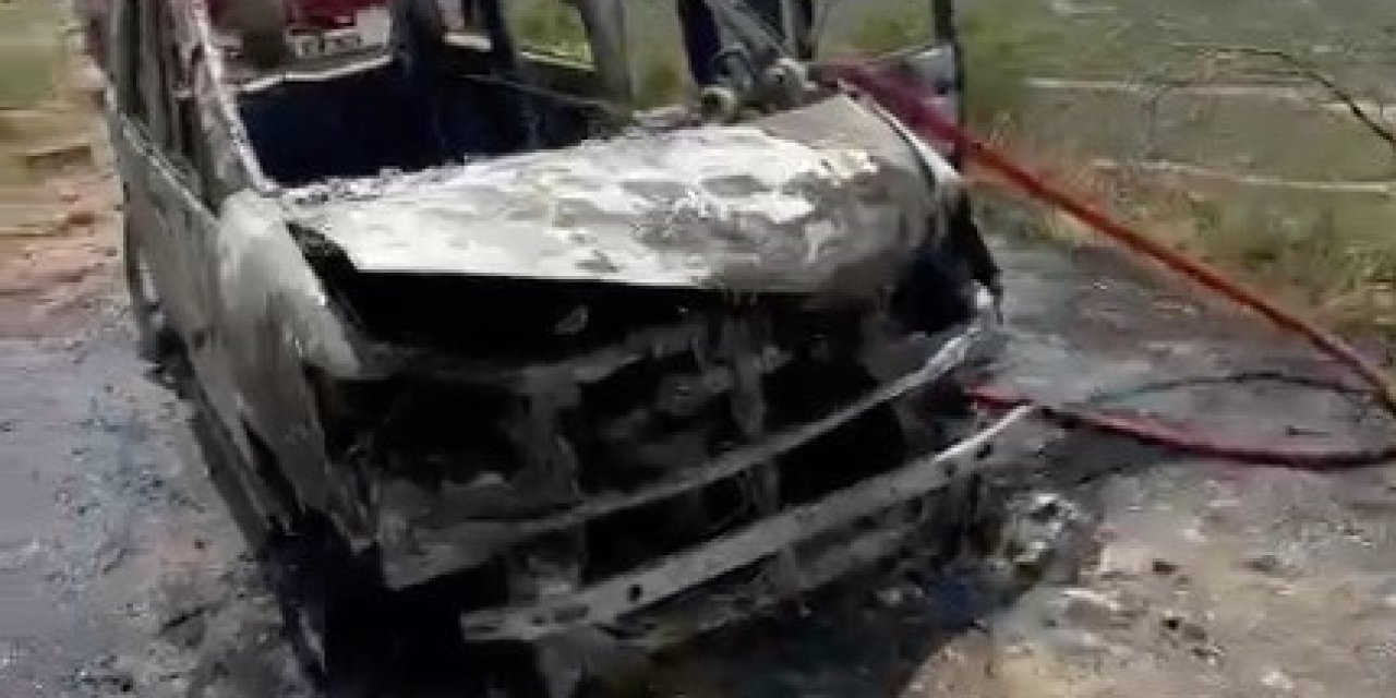 Dağ Başında İlginç Kazada Yanan Araç Küle Döndü