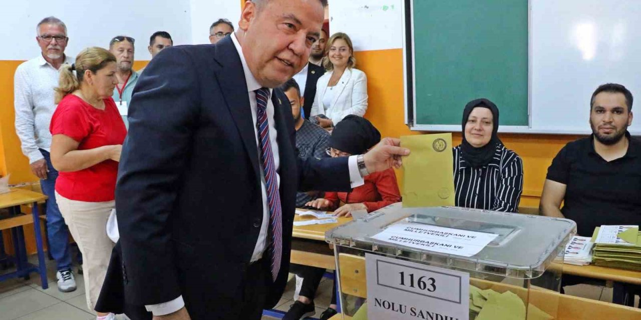 Başkan Böcek Sıraya Girip Oyunu Kullandı