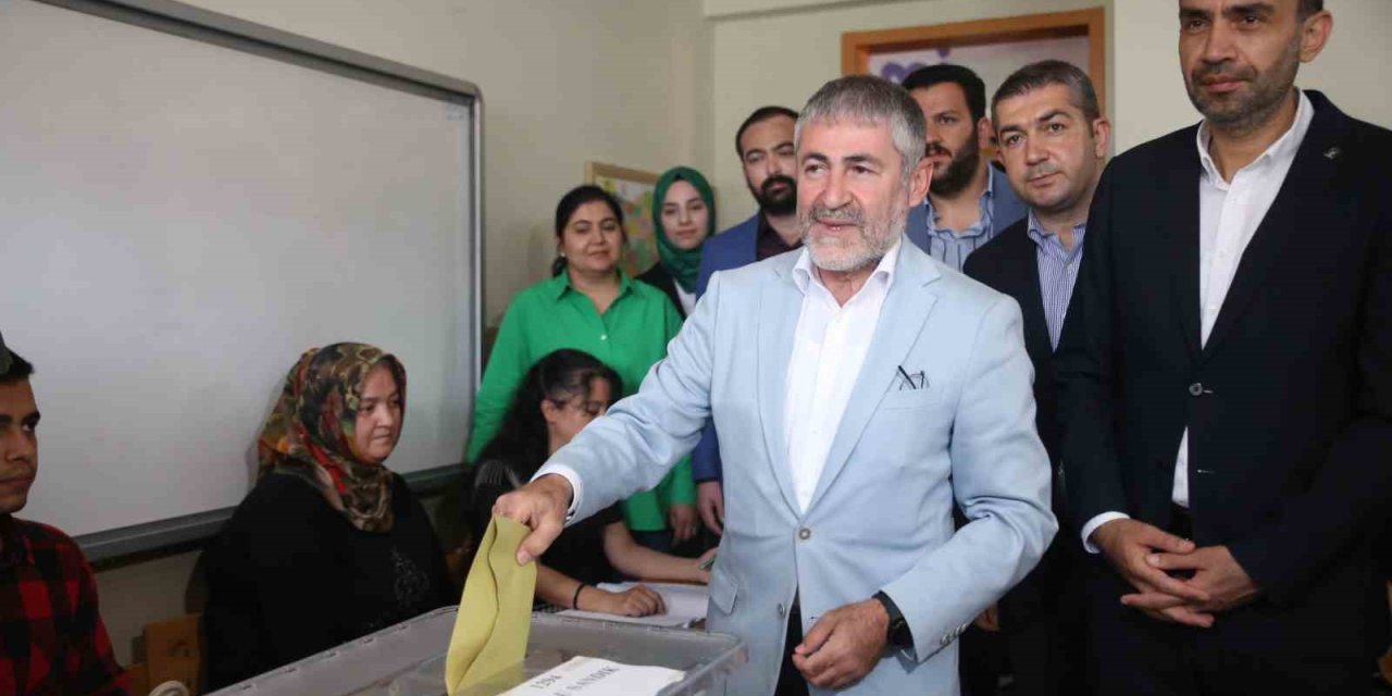 Bakan Nebati Aday Olduğu Mersin’de Oyunu Kullandı