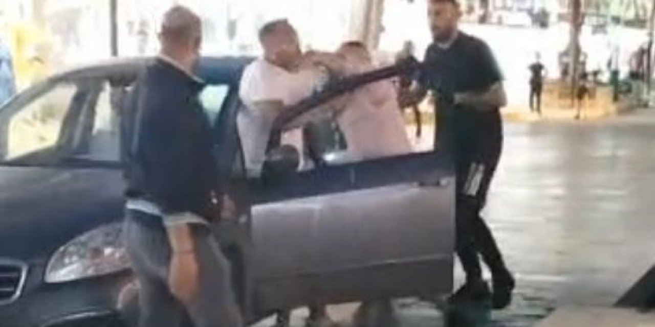 Park Halindeki Araçlara Çarpan Sürücüye Meydan Dayağı