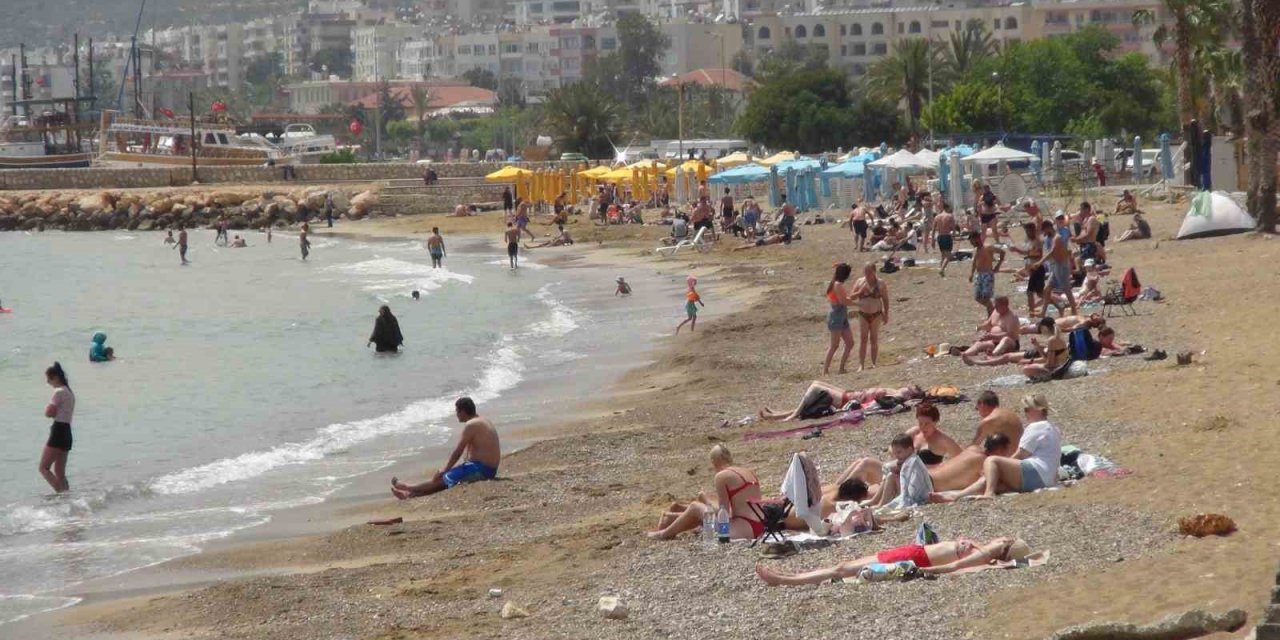 Mersin’de Oyunu Kullanan Vatandaşlar Sahillere Akın Etti