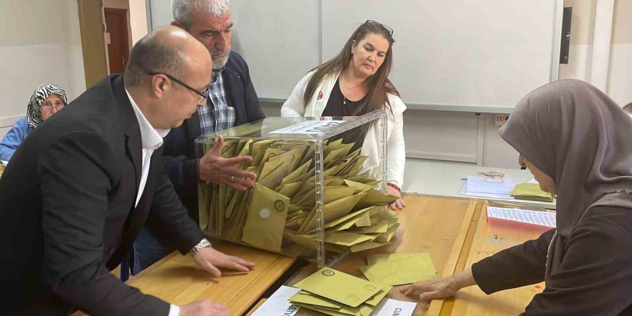 Oy Sayma İşlemleri Başladı