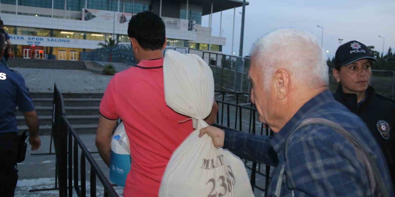 Antalya’da Sayılan Oylar Toplama Noktasına Gelmeye Başladı