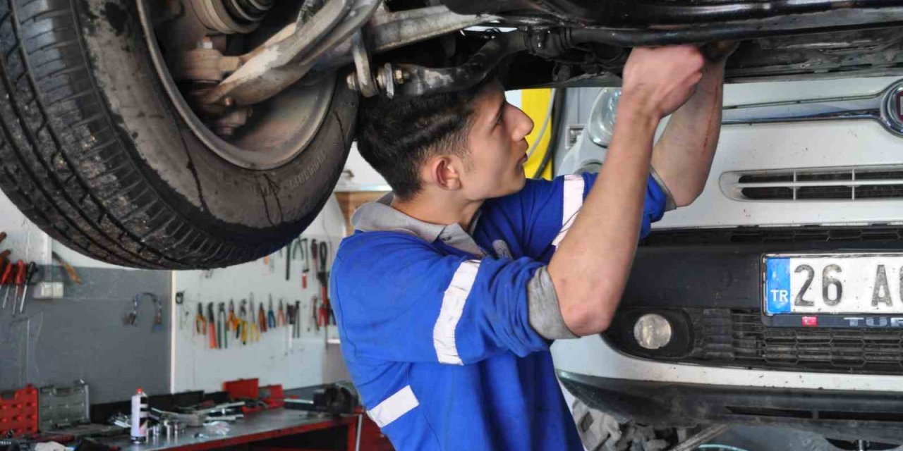Uzun Yol Öncesi Araç Bakımı Yaptırmayan Kurtarıcıyla Geri Dönüyor