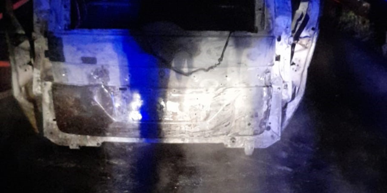 Otoyolda Hafif Ticari Araç Yandı