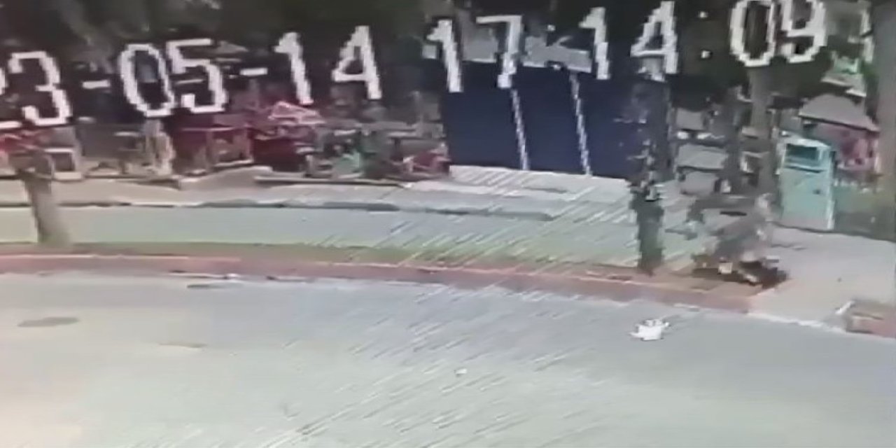 Antalya’da Palmiye Ağacına Çarpan Gençler Vefat Etti