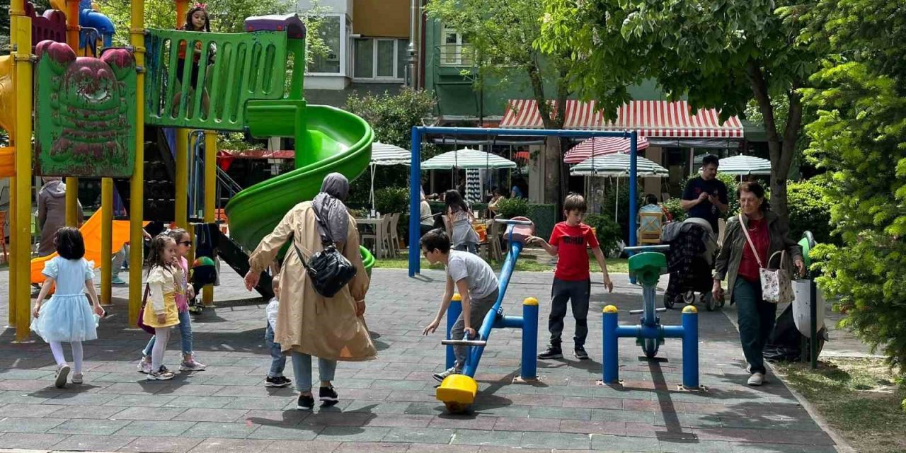 İdari Tatil İle Parklarda Çocuk Cıvıltısı Hakim Oldu