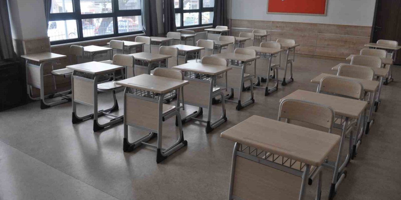 Sınıflar Ders İşlemek İçin Hazır Hale Getirildi