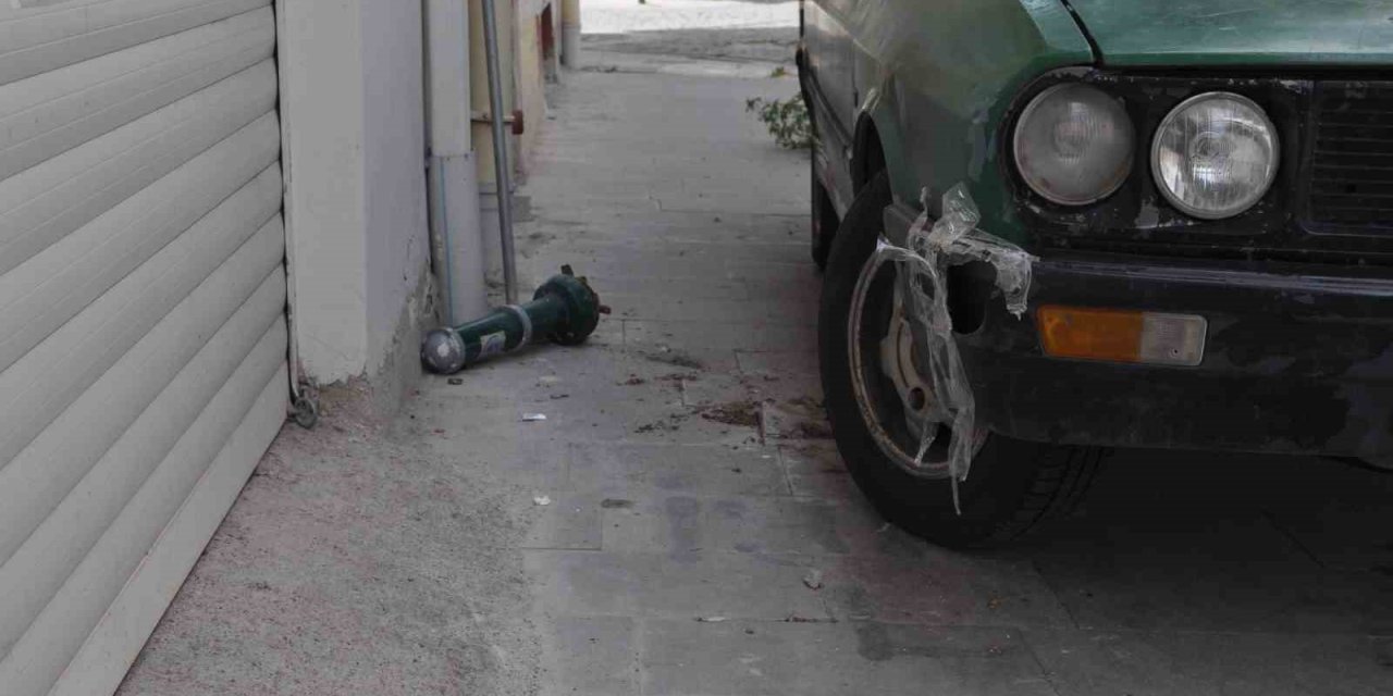 Kaldırıma Park Yapmak İçin Demir Dubayı Kırdılar