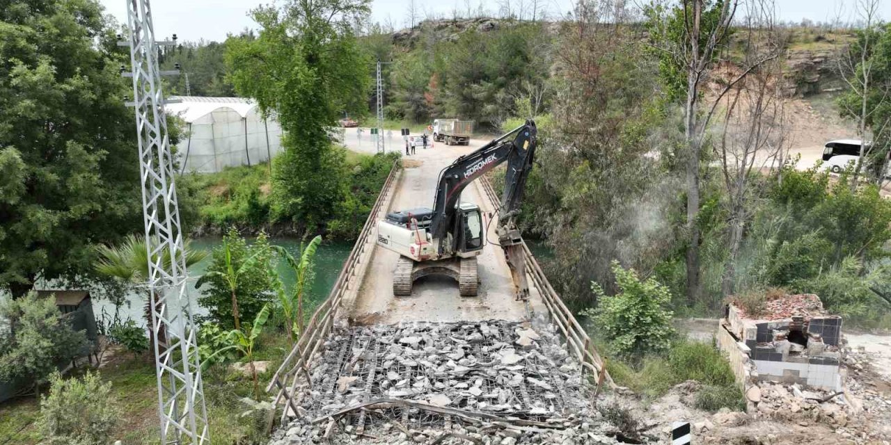 Büyükşehir Belediyesi Naras Köprüsü’nü Yeniliyor