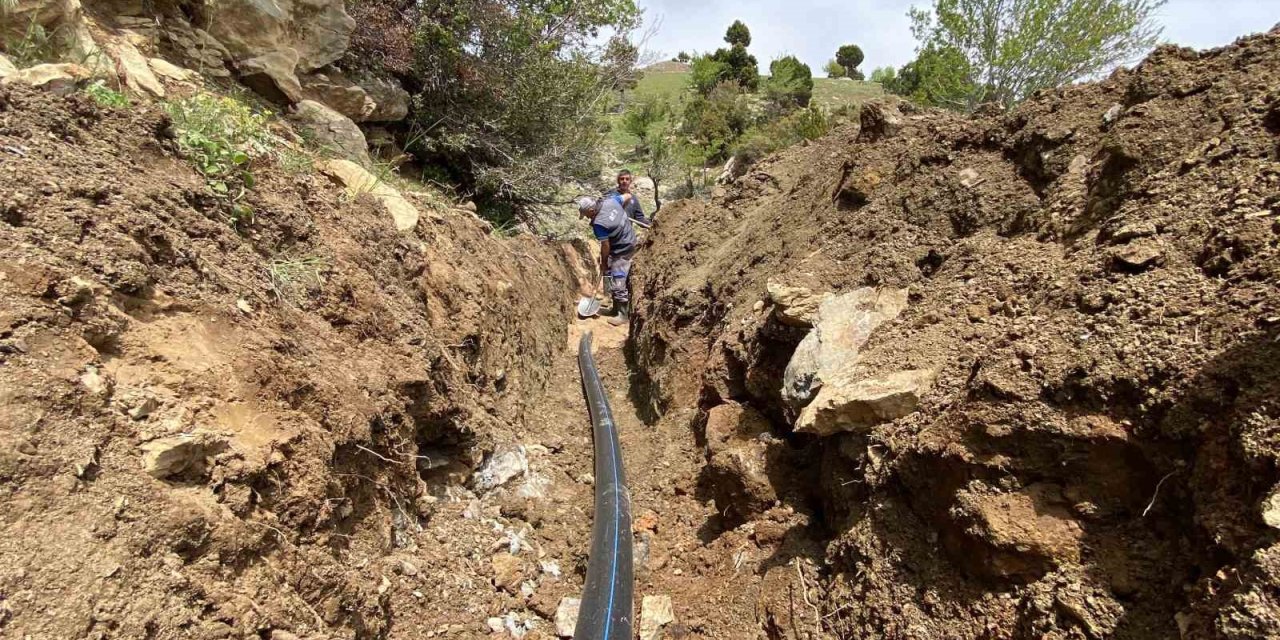 Asat Akyarı Mahallesi’nin İsale Hattını Yeniliyor