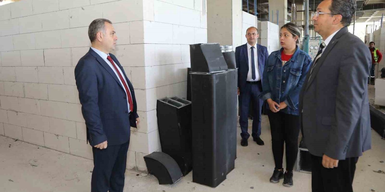 Rektör Altun, Erü Acil Ek Binasının Birinci Etap İnşaatında İncelemelerde Bulundu