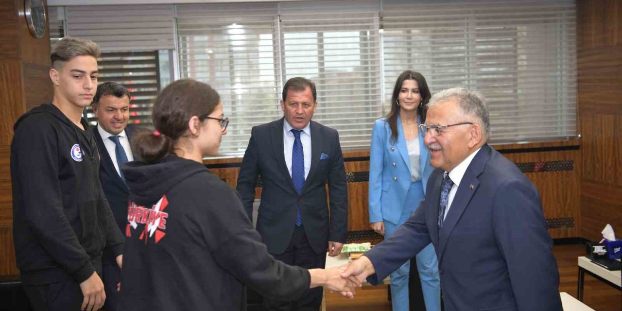 Başkan Büyükkılıç, Genç Milli Sporcuları Ağırladı