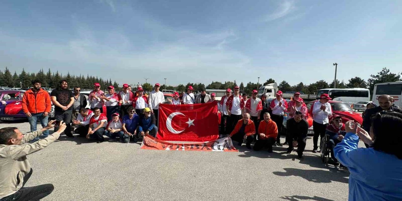 Askerlik Hayali Kuran 19 Özel Bireylere Vosvoslarla Türk Bayraklı Konvoy