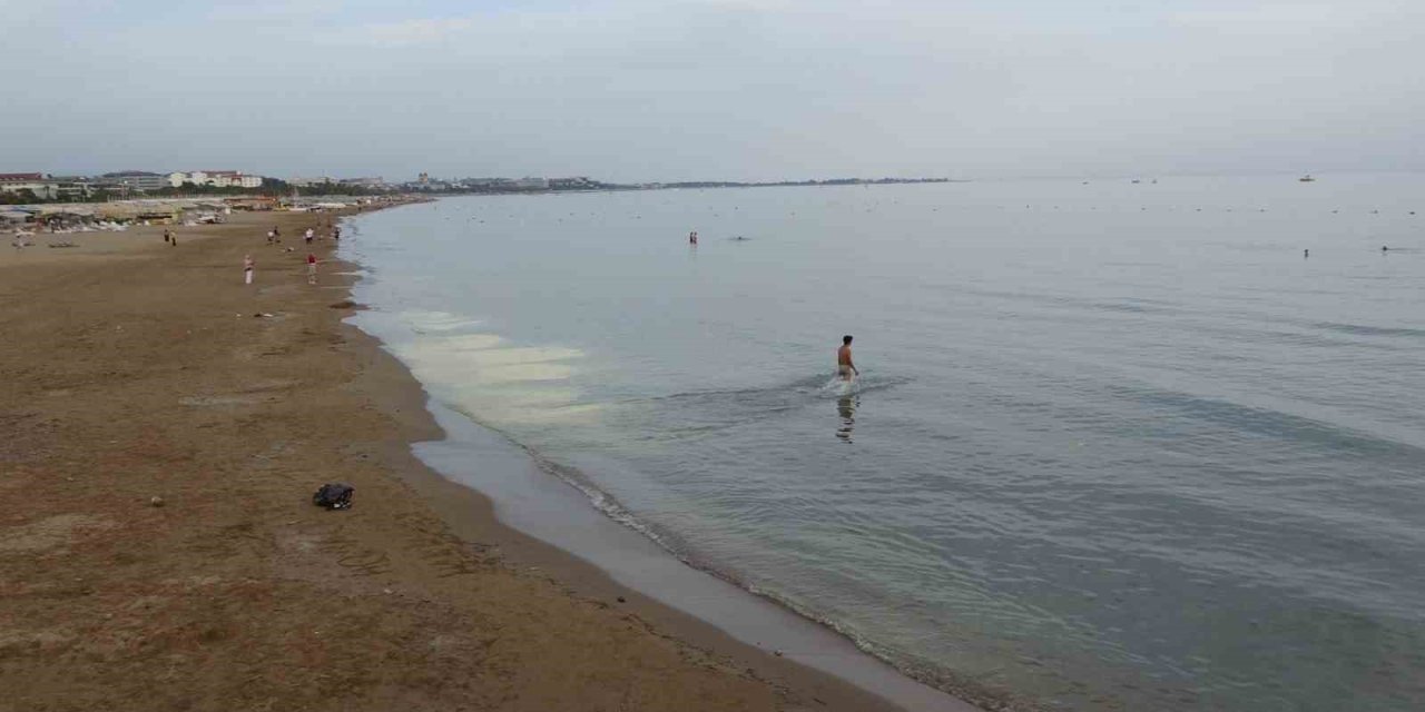 Denizde Oluşan Ve Vatandaşları Tedirgin Eden Görüntünün Mevsimsel Polenler Olduğu Ortaya Çıktı