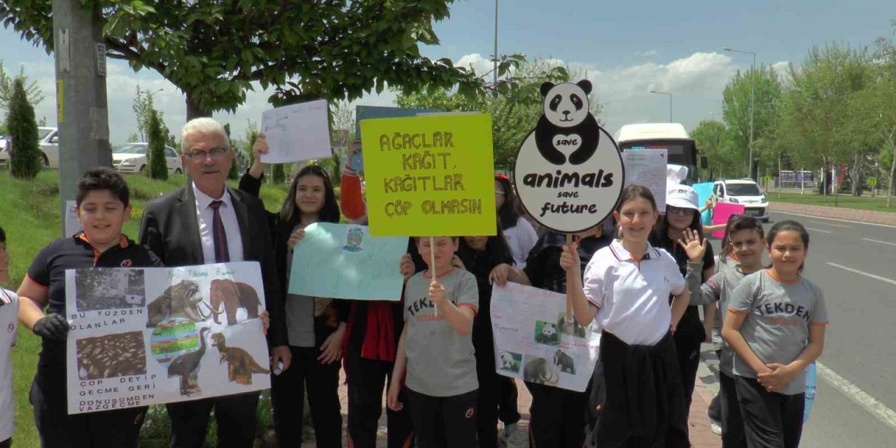 Ortaokul Öğrencilerinden ‘çevreye Duyarlılık’ Yürüyüşü