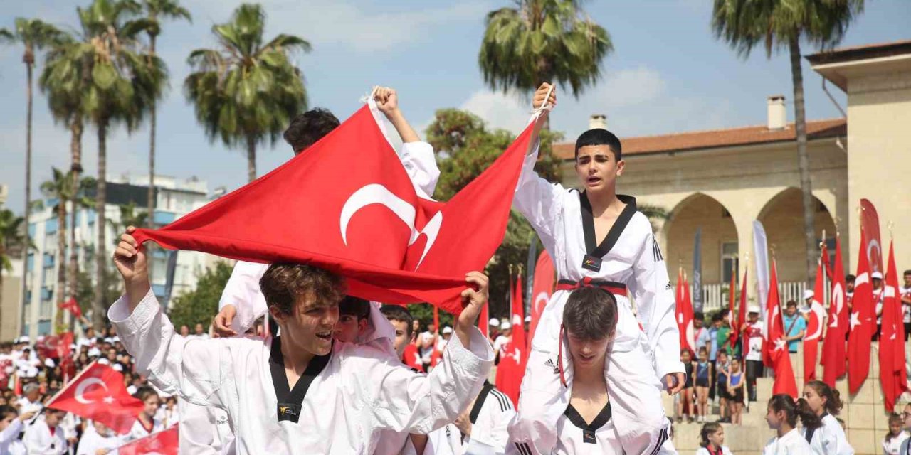 Mersin’de Coşkulu 19 Mayıs Kutlaması